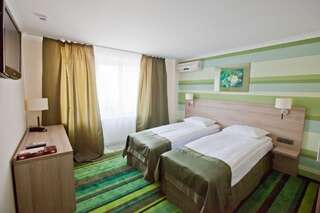 Отель Reikartz Mariupol Мариуполь Улучшенный двухместный номер с 2 отдельными кроватями-1